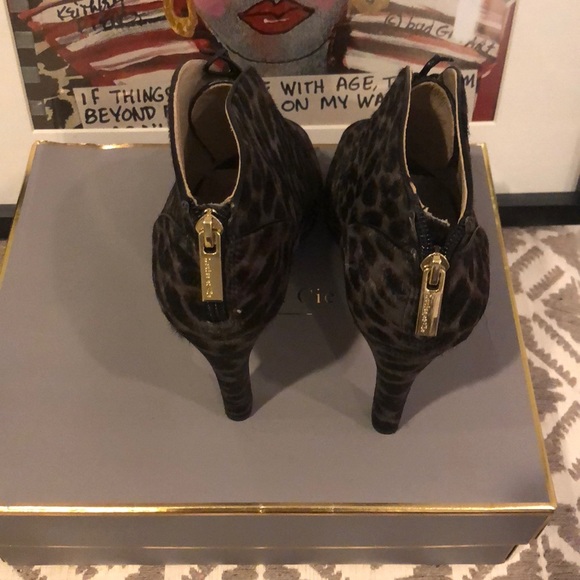 PRICE DROP!⭐️ Louise et Cie Minx Calf Hair Booties - Picture 4 of 8